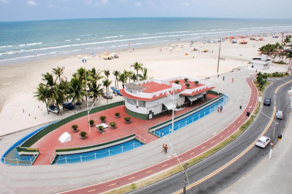 Na Praia Grande (Santos)